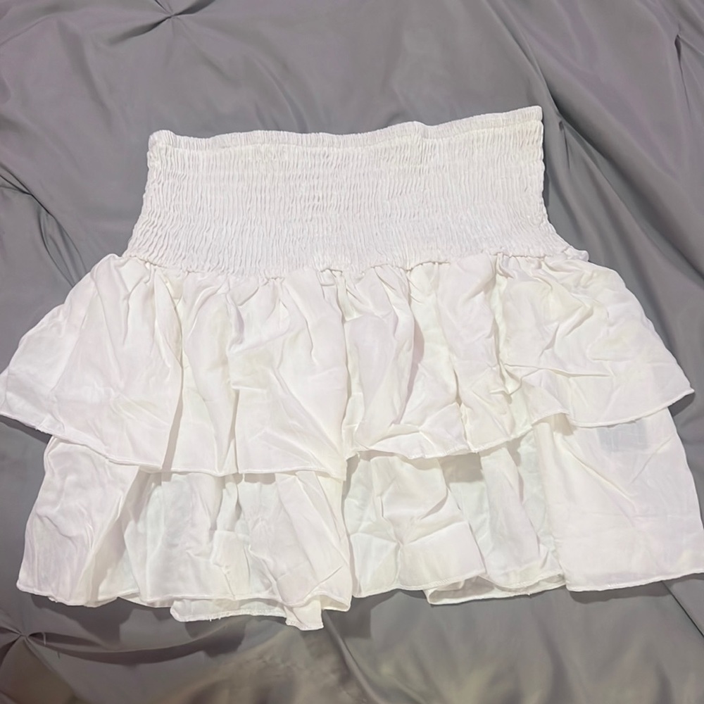 white mini ruffle skirt 💖